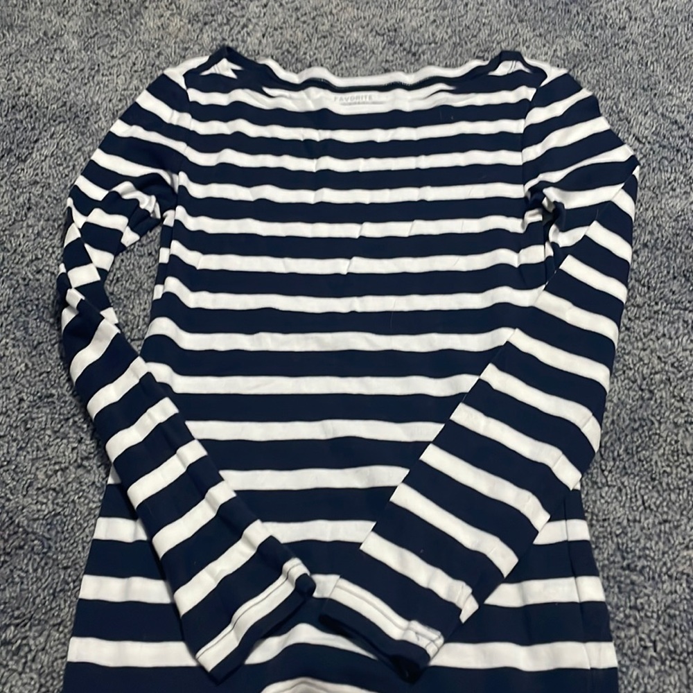 Gap scoop necked long sleeve t-shirt blue and white stripped